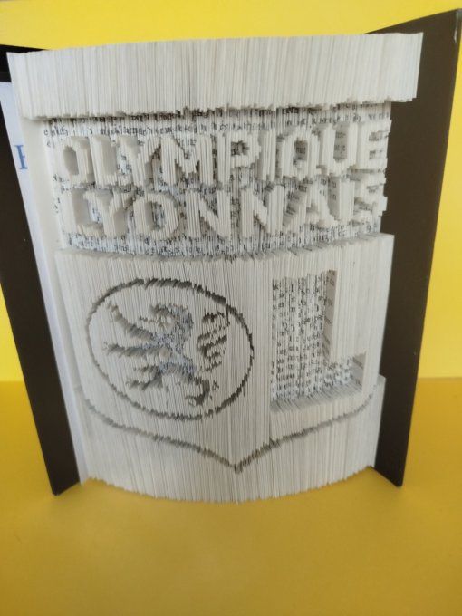 Club de foot olympique Lyonnais ( coupé plié)